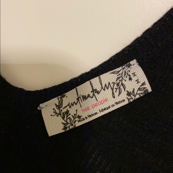 Flowy black tank - Picture 2 of 2